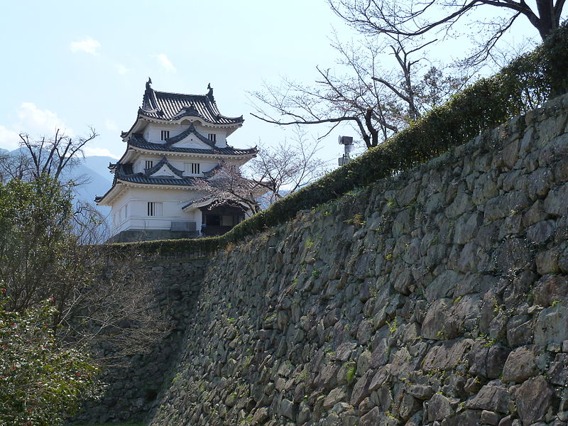 http://www.suzukishoten-museum.com/blog/images/800px-Uwazimacastle_tensyu%E5%AE%87%E5%92%8C%E5%B3%B6%E5%9F%8E.jpg