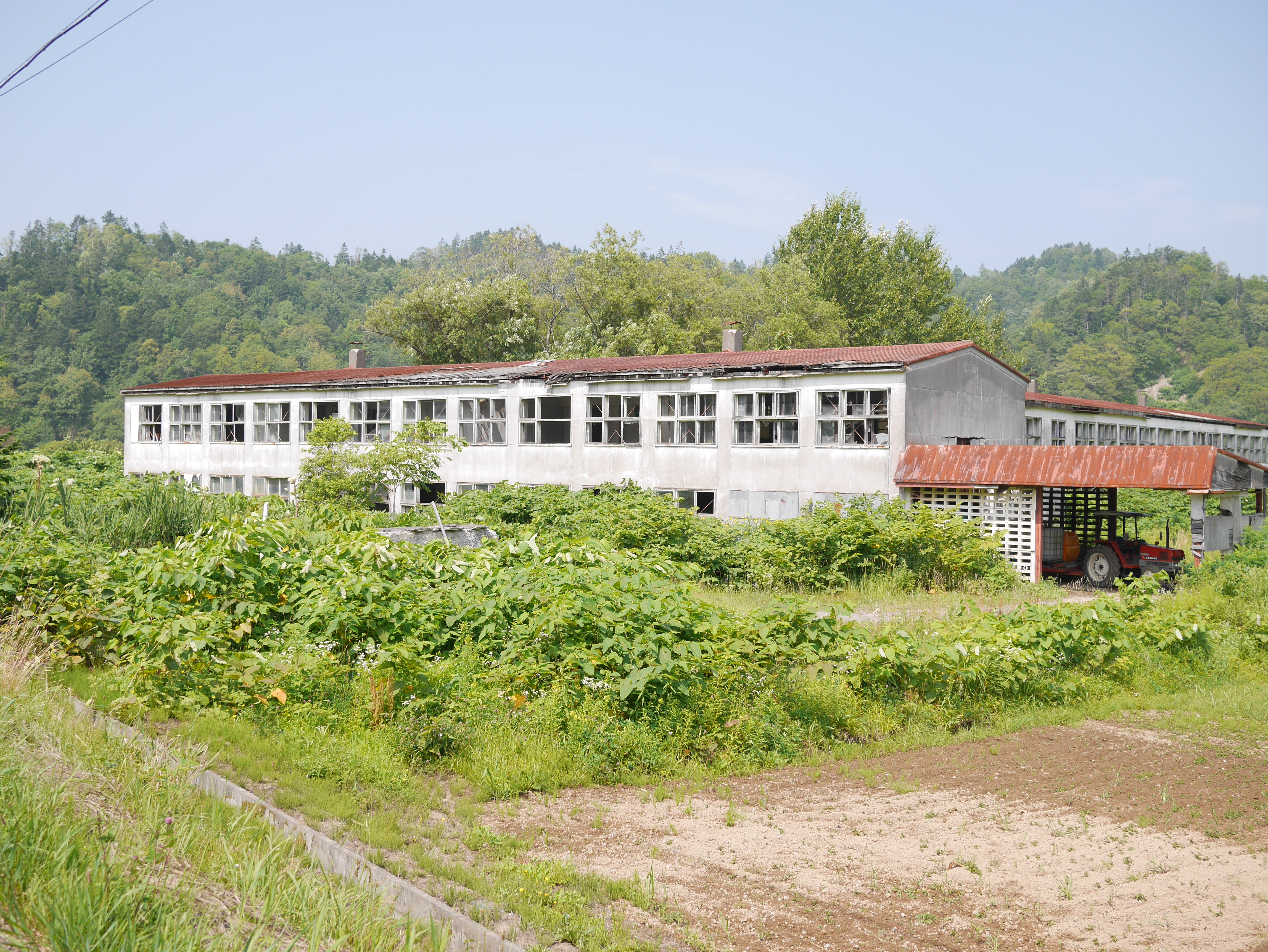 http://www.suzukishoten-museum.com/blog/images/hokusintyuugakkouatogennzai.JPG